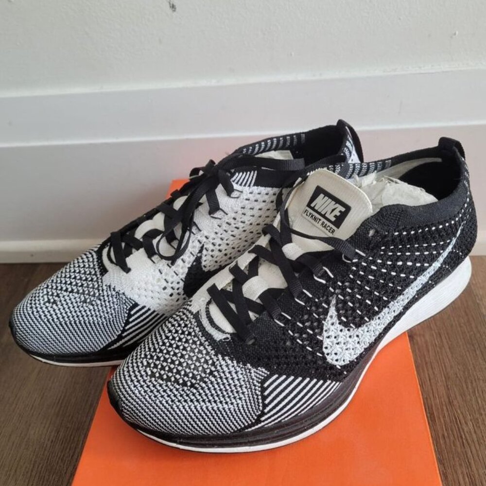 Nike Flyknit Racer 'Black White' 526628-002